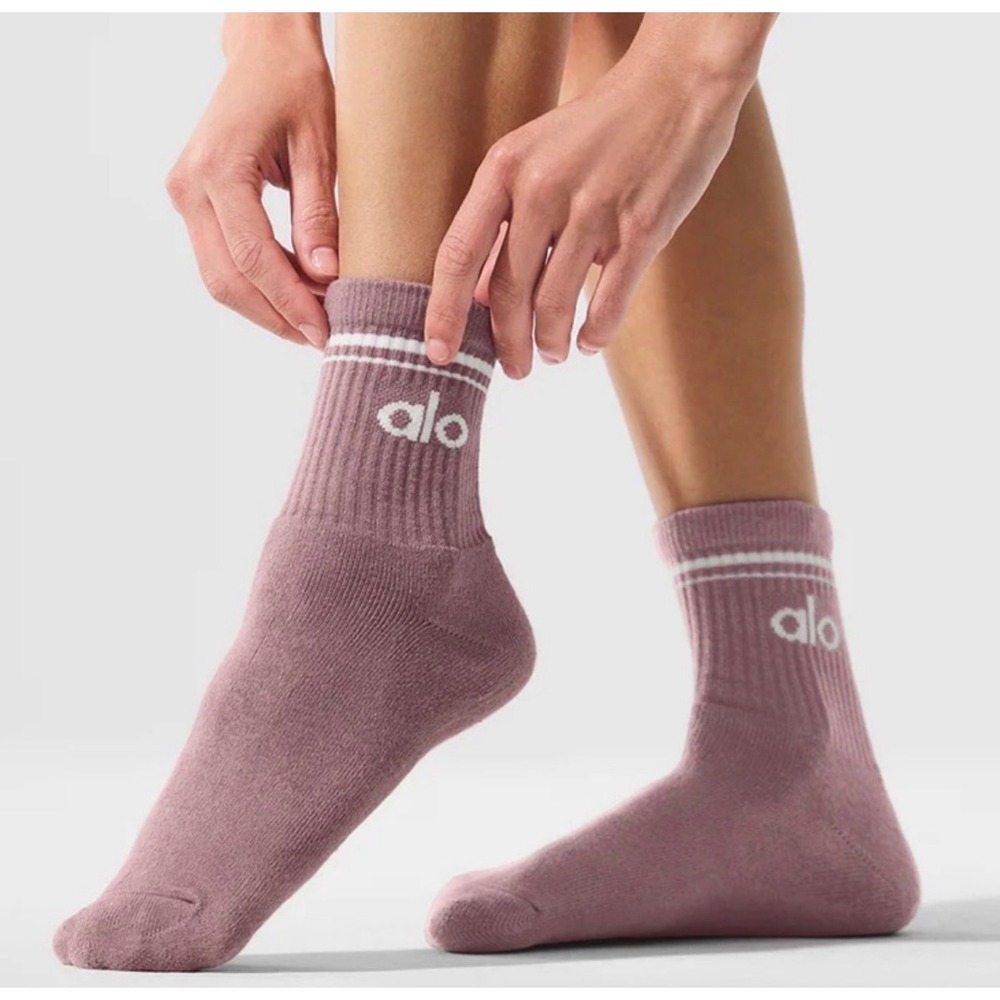 Alo Yoga Half Crew Socks‎ Smoky Quartz Womens M Size 8-11 Sporty Athletic NWT